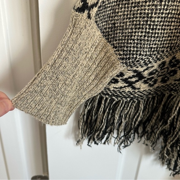 Yaira Black and Beige Patterned Knit Women's Sweater Poncho - Picture 4 of 6